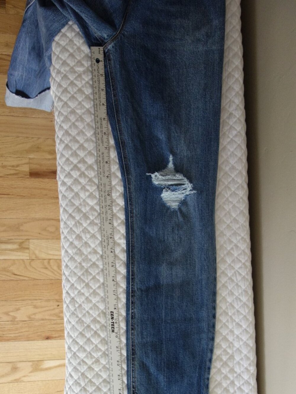 NWT OLD NAVY Distressed / Ripped Raw Hem Boyfriend Blue Jeans – Wmns 16 - Picture 7 of 9